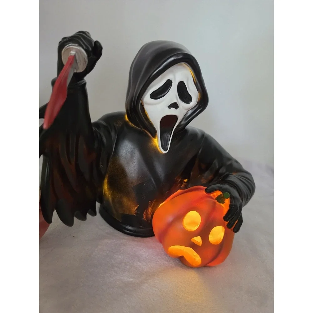 Ghostface SCREAM LED Light-Up  Spirit Halloween Statue Horror Movie